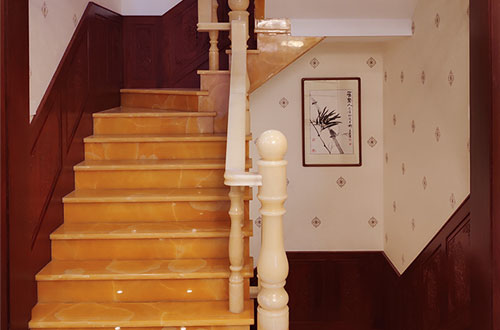 延安中式别墅室内汉白玉石楼梯的定制安装装饰效果